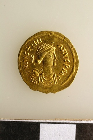 Quinta sala. Tremisse aureo di Giustiniano (VI sec.)